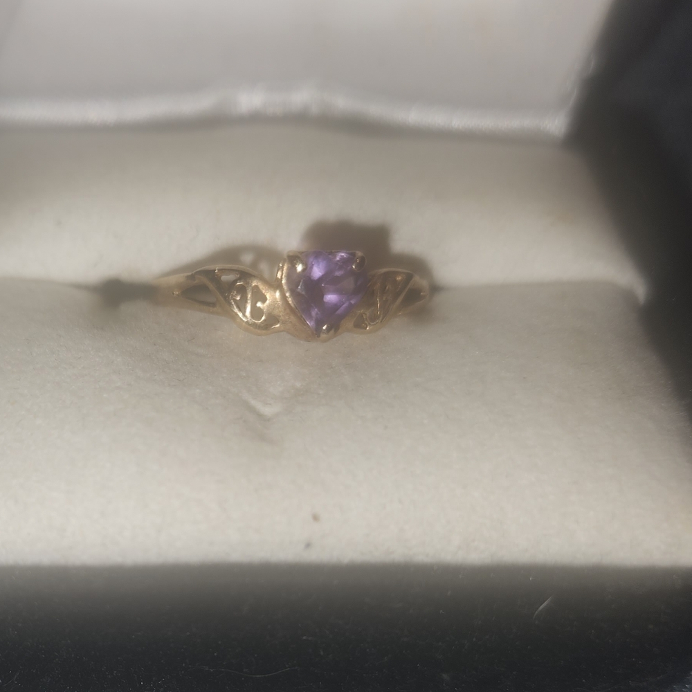 10kt Gold Heart Ring with Amethyst - Picture 12 of 15
